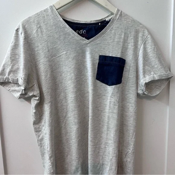 Bundle of 4 Men's Polo and T-Shirt Set - White, Gray, Black all size medium - Picture 6 of 9